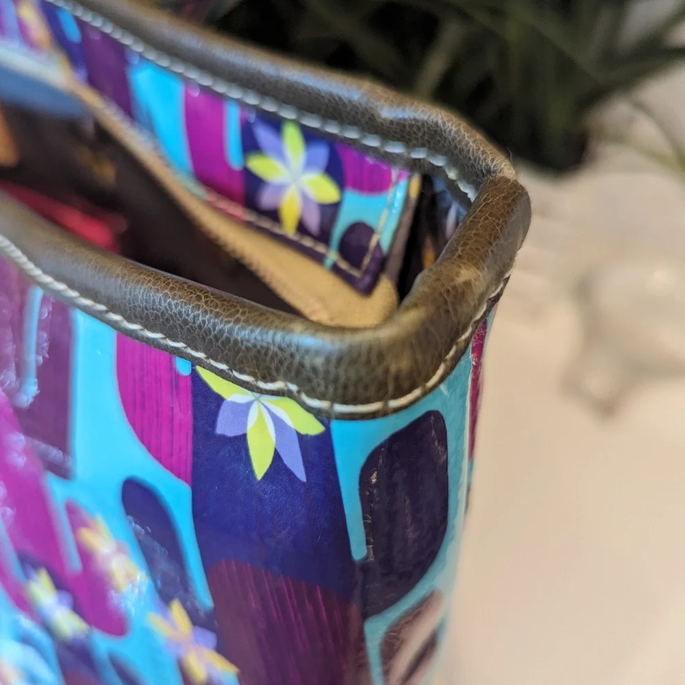 Consuela Large Zippered Tote - Twyla Legacy Cactus *RETIRED* - Picture 14 of 14